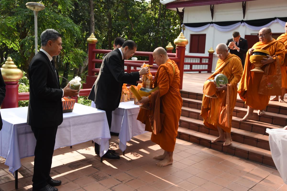 พิธีทำบุญตักบาตรเพื่อถวายเป็นพระราชกุศล แด่สมเด็จพระนางเจ้าสิริกิติ์ พระบรมราชินีนาถ พระบรมราชชนนีพันปีหลวง พระผู้เสด็จสู่สวรรคาลัย