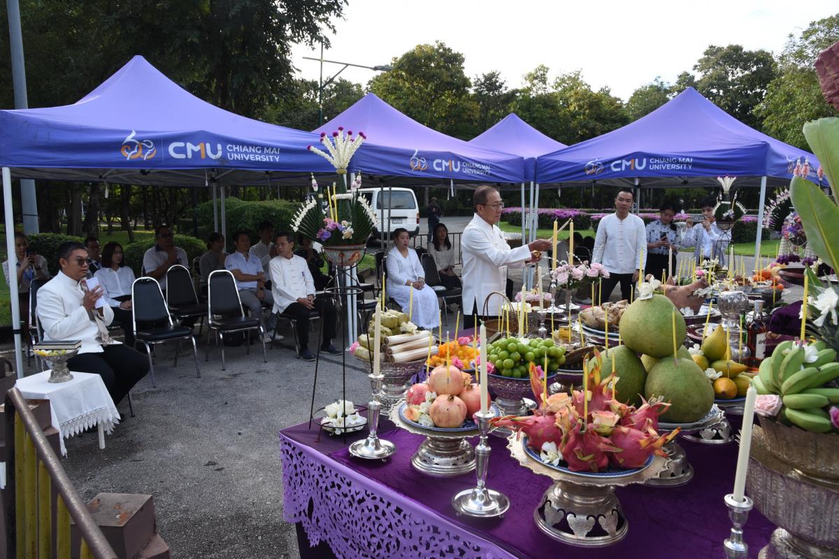 พิธีบวงสรวงศาลพระภูมิประจำมหาวิทยาลัยเชียงใหม่ ในการจัดกิจกรรม 