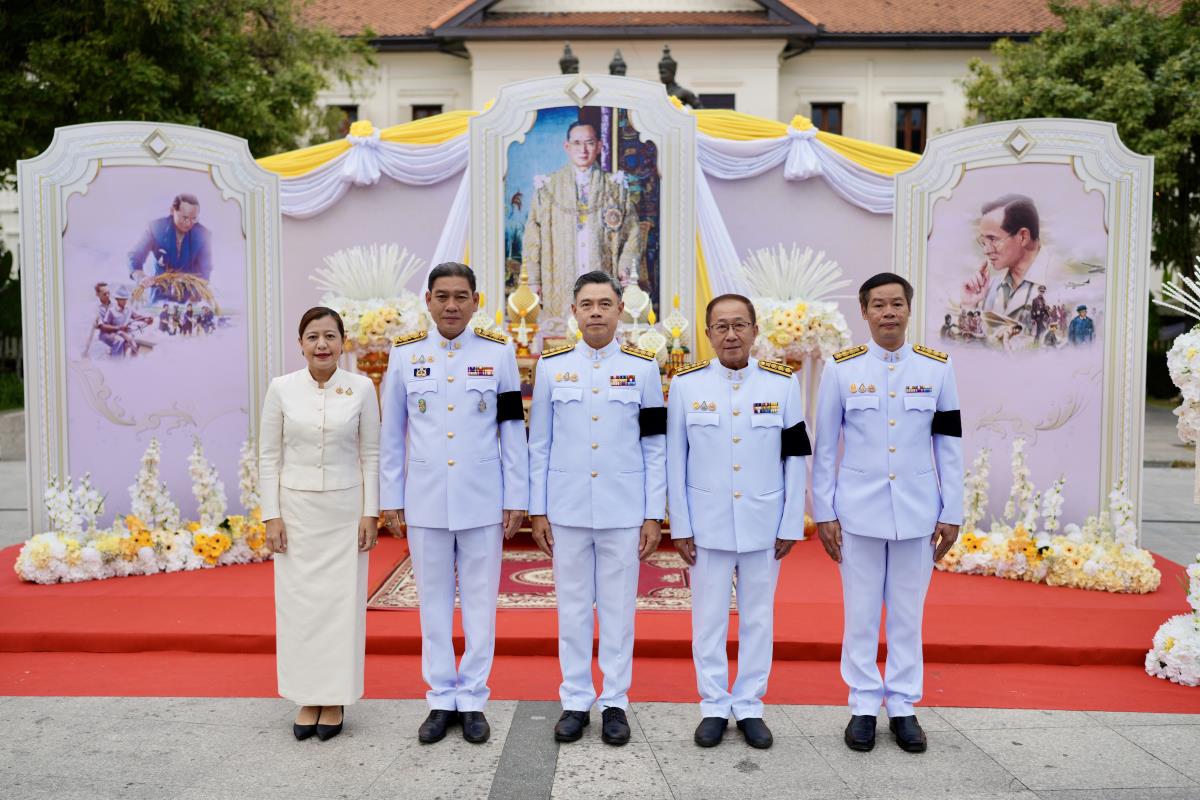 พิธีทําบุญตักบาตรถวายพระราชกุศล เนื่องในวันคล้ายวันพระบรมราชสมภพพระบาทสมเด็จพระบรมชนกาธิเบศร มหาภูมิพลอดุลยเดชมหาราช บรมนาถบพิตร วันชาติ และวันพ่อแห่งชาติ