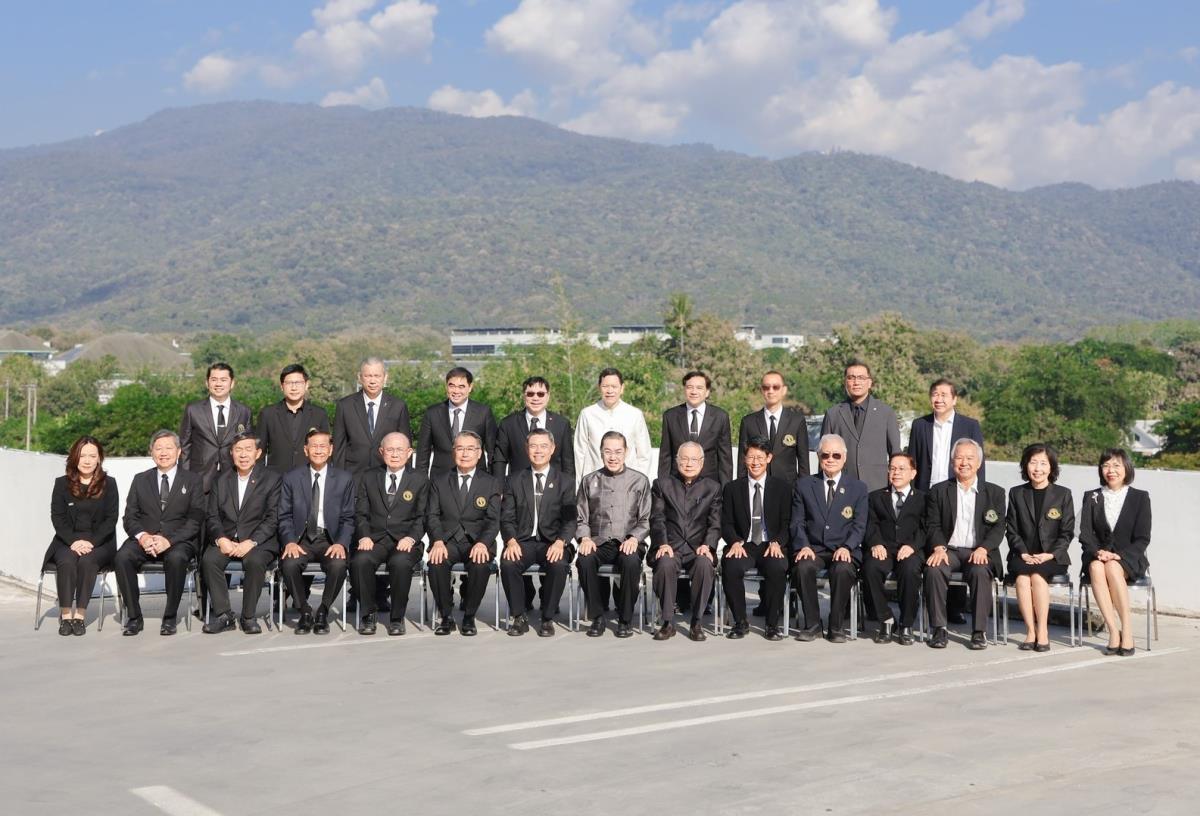 คณะผู้บริหาร คณะสัตวแพทยศาสตร์ มช. ให้การต้อนรับนายกสภามหาวิทยาลัยเชียงใหม่ พร้อมด้วยคณะกรรมการสภามหาวิทยาลัย และคณะผู้บริหารมหาวิทยาลัยเชียงใหม่ ในโอกาสเข้าใช้สถานที่จัดการประชุมสภามหาวิทยาลัย มหาวิทยาลัยเชียงใหม่ ณ อาคารศูนย์การเรียนรู้และส่งเสริมสุขภาพทางสัตวแพทย์ภาคเหนือ (NOVEL CMU) เมื่อวันที่ 27 ธันวาคม 2568