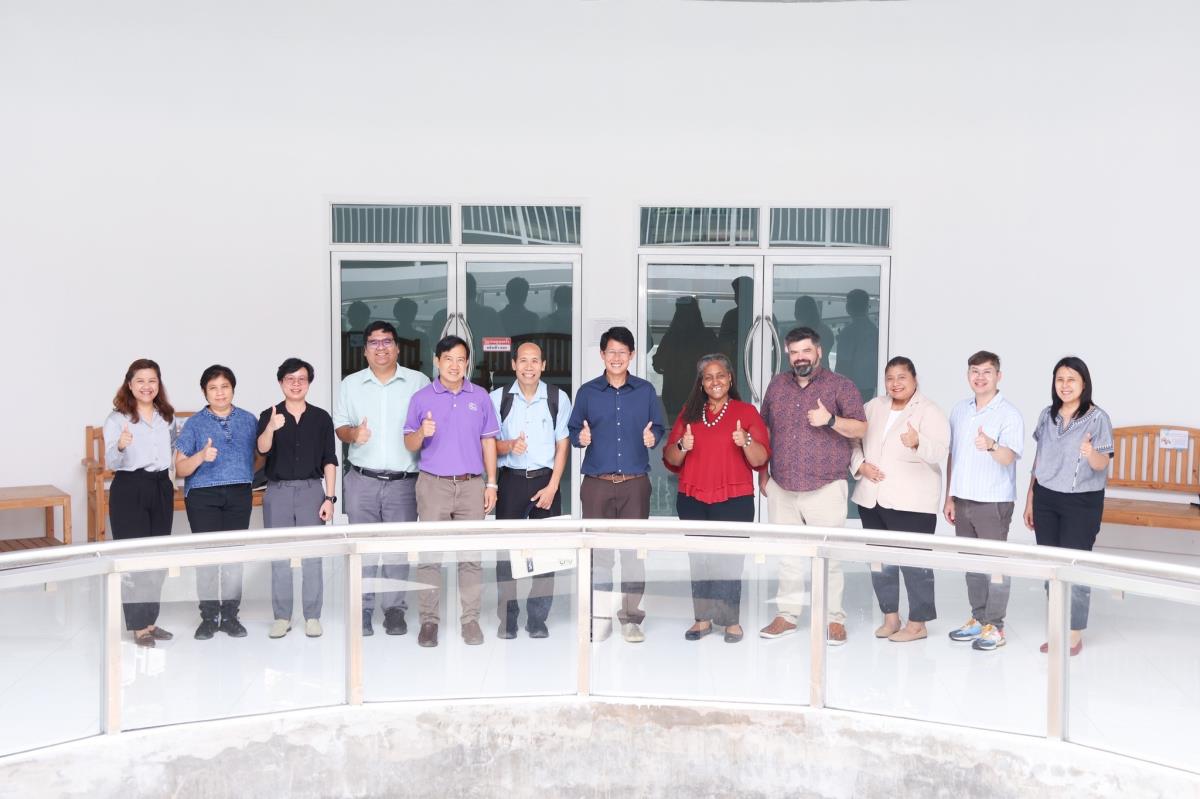 คณะสัตวแพทยศาสตร์ มหาวิทยาลัยเชียงใหม่ ให้การต้อนรับคณะผู้บริหารจากสำนักงานพัฒนาแห่งสหรัฐอเมริกาประจำภูมิภาคเอเชีย (USAID Regional Development Mission Asia - RDMA) ในโอกาสพบปะหารือและแลกเปลี่ยนเรียนรู้ในกิจกรรมด้าน One Health และกิจกรรมที่ USAID มีความร่วมมือและให้การสนับสนุน เมื่อวันที่ 17 มิถุนายน 2568