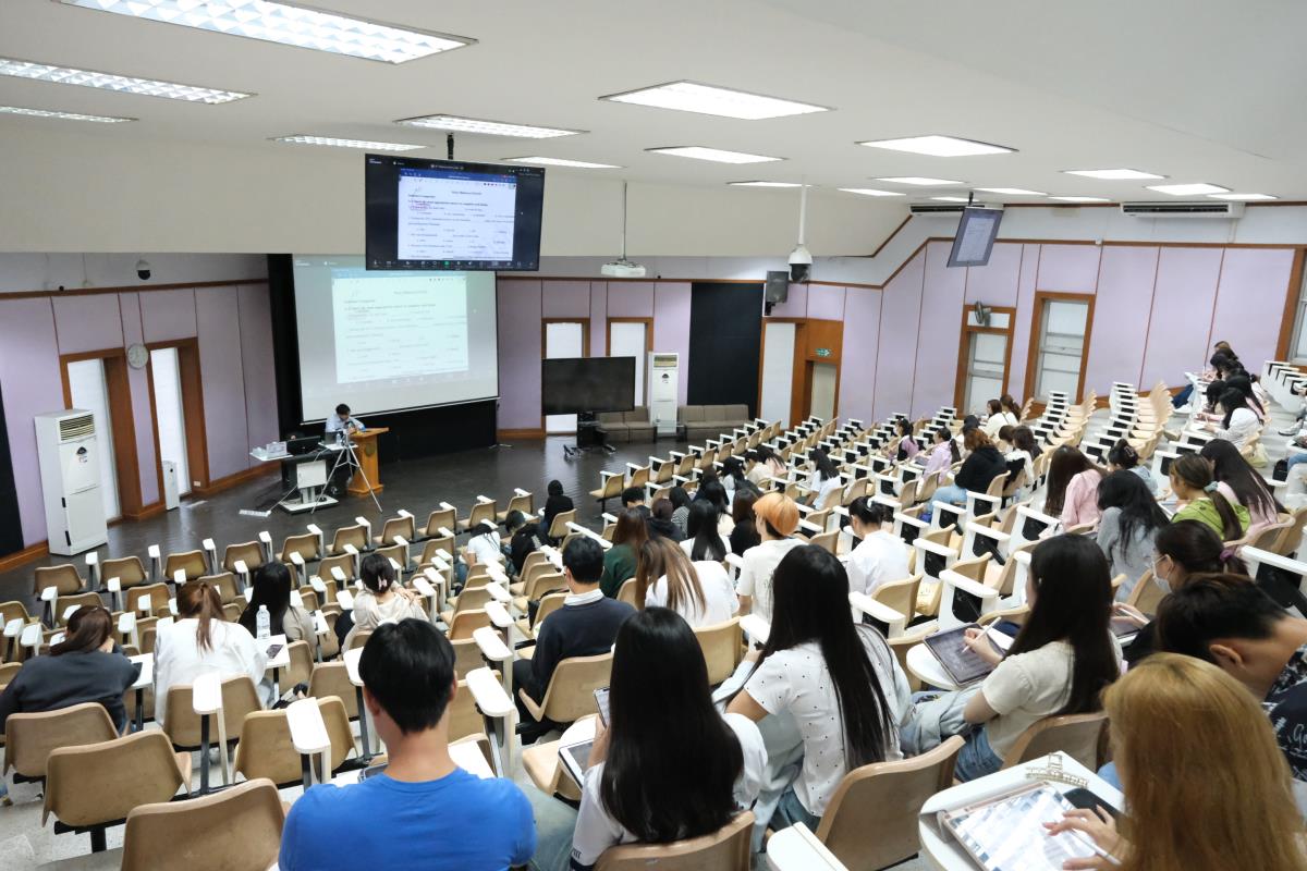 CMUBS จัดติวเข้มภาษาอังกฤษก่อนสอบ Midterm ประจำปีการศึกษา 1/2568