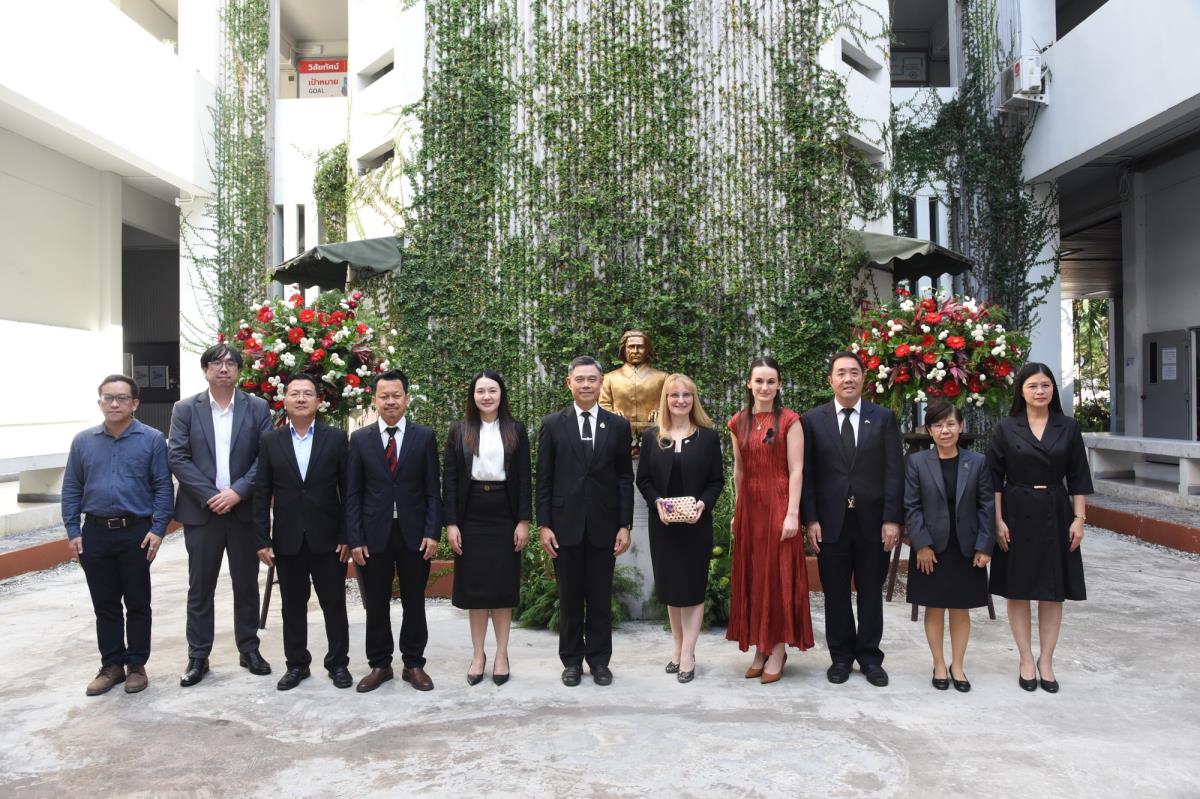 การติดตั้งรูปปั้น Franz Liszt Statue ณ คณะวิจิตรศิลป์ มหาวิทยาลัยเชียงใหม่