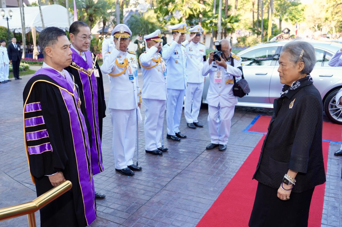 สมเด็จพระกนิษฐาธิราชเจ้า กรมสมเด็จพระเทพรัตนราชสุดาฯ สยามบรมราชกุมารี เสด็จพระราชดำเนินแทนพระองค์ พระราชทานปริญญาบัตรแก่ผู้สำเร็จการศึกษามหาวิทยาลัยเชียงใหม่ วันที่ 21 มกราคม 2569 (วันแรก)