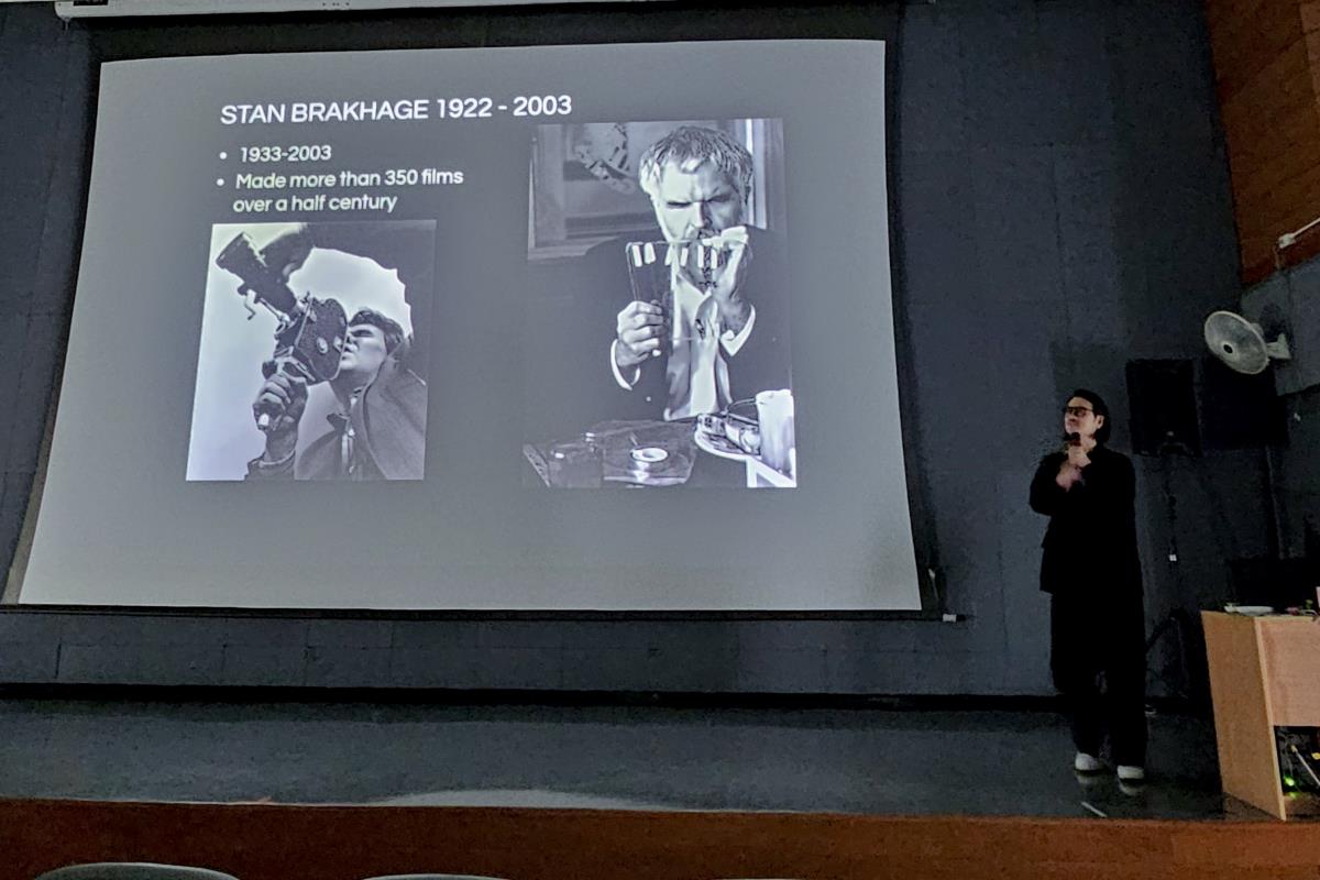 ภาพยนตร์ดิจิทัล การสื่อสารฯ มช. ยกระดับการเรียนรู้ จัดบรรยายพิเศษ “การค้นหาตัวตนและแรงบันดาลใจเพื่อสร้างภาพยนตร์ทดลอง” จากผู้เชี่ยวชาญด้านการกำกับภาพยนตร์ทดลอง