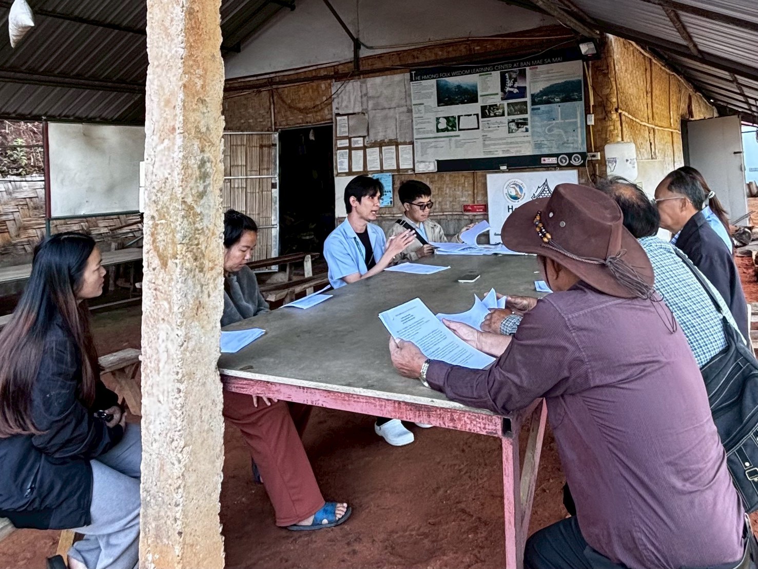 นักวิจัยสถาบันวิจัยวิทยาศาสตร์สุขภาพลงพื้นที่แม่ริม รับฟังเสียงชุมชนเรื่องหมอกควันไฟป่า
